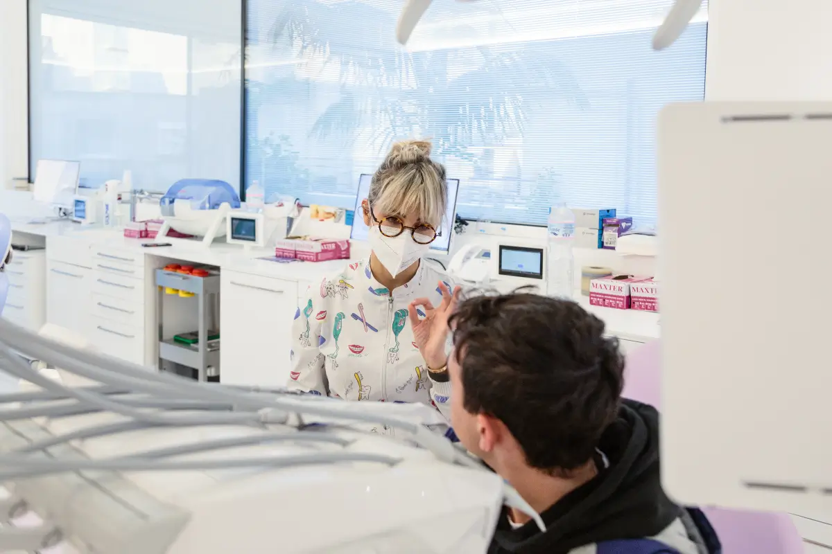 dottoressa alice cutrera - dentista pediatrico dopo una vitisita presso il studio a gela