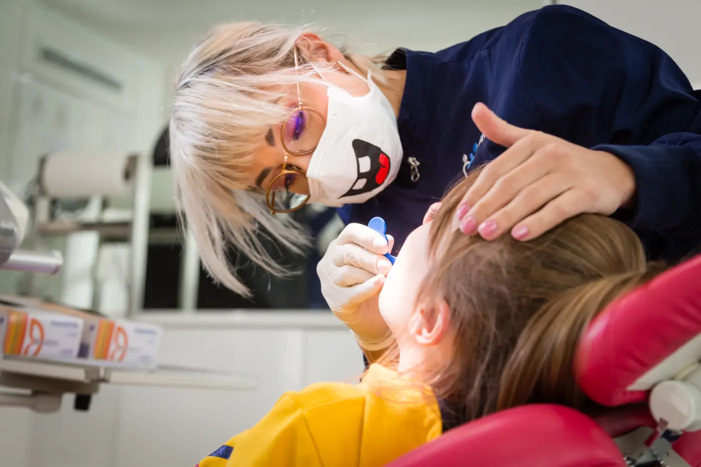 Bambino con stomatite visitato dalla dentista pediatrica Alice Cutrera a Gela e Vittoria